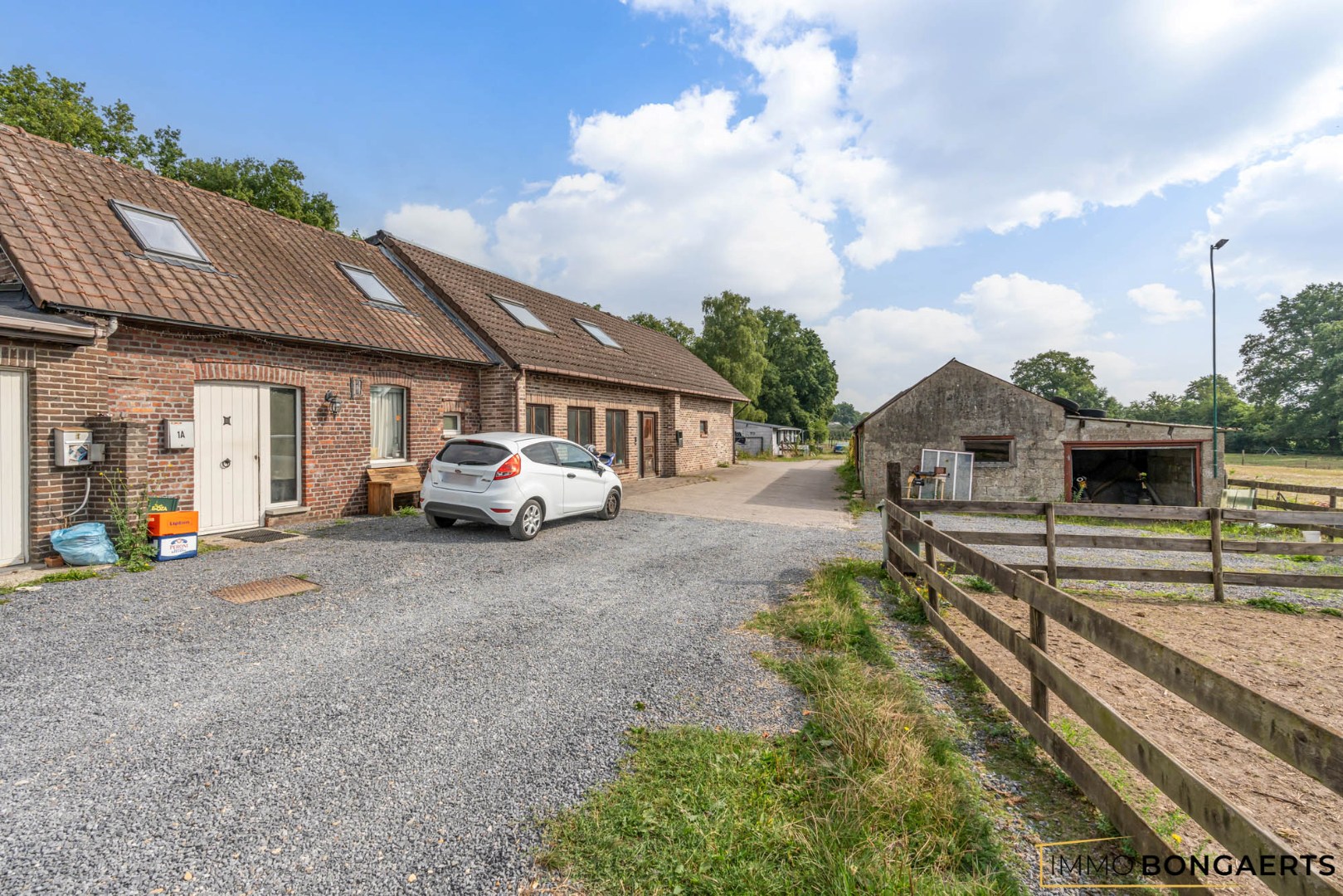 Rustig gelegen te renoveren woning op een uitzonderlijk perceel - foto 2