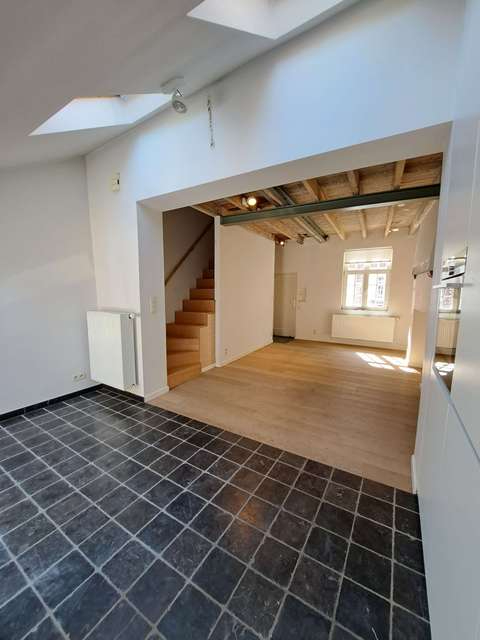 Gerenoveerde woning met terras te huur in Brugge - photo 4