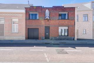 Deze te renoveren woning is gelegen in het centrum van Nijlen, op wandelafstand van het openbaar vervoer, scholen en winkels. De woning biedt een...