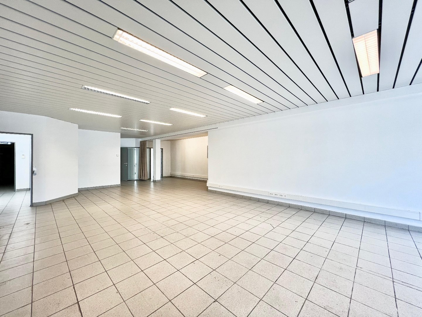 Commercial à louer à Zwijndrecht - photo 4