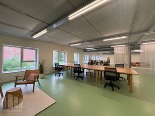 Bureaux neufs de 431 m² à vendre, idéalement situés, à proximité du centre ville de Gand, de la R40 et de la gare de Gand-Dampoort. Accès très facile par les transports en commun : la gare de Gand-Dampoort se trouve à seulement 1,2 km.<br /><br />Les bureaux prêts à l'emploi avec un style loft industriel sont situés au premier étage dans le "Boma Business Center" et sont équipés de panneaux solaires, pompe à chaleur, climatisation, éclairage, installations sanitaires, sécurité d'accès, ... Présence également d'un toit-terrasse commun et d'un espace vert extérieur avec possibilité de restauration. D'autres surfaces sont également possibles. Disponible immédiatement. Grand parking et garage à vélos couvert.<br /><br />Contactez PANORAMA pour plus d'informations ou pour une visite sans engagement au 09 225 09 02.