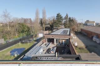 Deze ruime loods/hangaar heeft een indrukwekkende oppervlakte van 315m² en een vrije hoogte van +/- 3m. De loods is vergund om 1m hoger te...