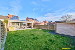  Deze super ruime woning van 199m² met daarbij nog een homegym van 88m² biedt (veel) meer dan de eerste indruk laat vermoeden.De...