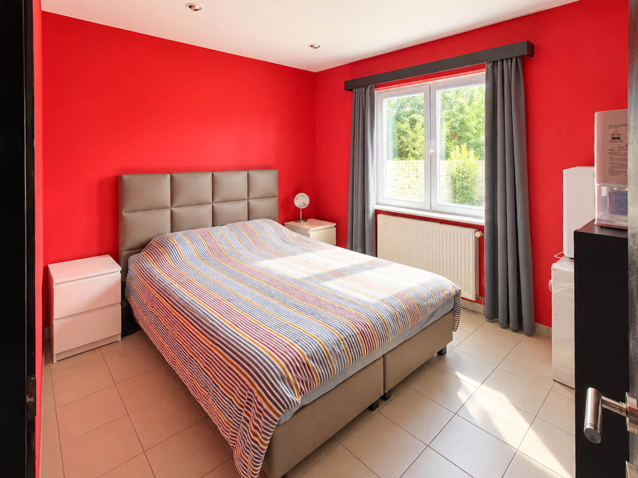Te koop, 2-slaapkamer appartement met privatieve tuin en autostaanplaats te Merelbeke! - foto 2