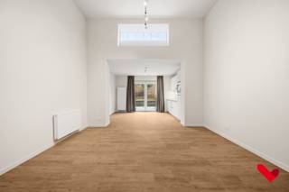 Ce nouveau studio aux finitions haut de gamme bénéficie d'un emplacement privilégié dans une majestueuse maison de maître au cœur de Louvain,...