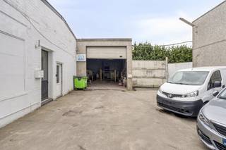 Propriété polyvalente composée d'un espace commercial avec des entrepôts et une station-service.Situé dans un endroit très commerçant, sur la route...