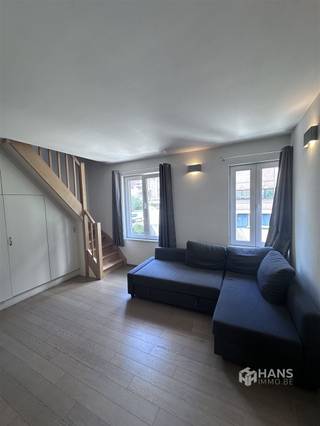 <p><span>Gezellige duplex met 1 slaapkamer op goede locatie te Mortsel.</span></p><p><span>Op een centrale ligging, nabij het centrum in de Lieven Gevaertstraat 114, bevindt zich dit instapklare duplex-appartement.</span></p><p><span>Het appartement beschikt over een lichtrijke leefruimte met open keuken, 1 slaapkamer en een badkamer met douche, lavabo en aansluiting voor de wasmachine. <br />De huurprijs van €900 is incl. alle nutsvoorzieningen (gas, water en elektriciteit). </span></p><p><span>Interesse? Neem gerust contact op voor meer informatie of een bezichtiging.</span></p><p><span> </span></p>