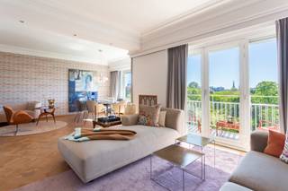 Aan de prestigieuze Rubenslei, met een uniek uitzicht over het Stadspark, bevindt zich dit stijlvolle appartement van ca. 158 m² in...
