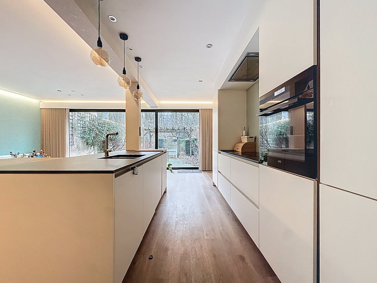 Renovated 4 bedroom house for rent in Merksem - photo 5