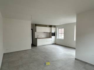 <p><span>Aankoop mogelijk aan 6% btw. Nieuwbouwappartementen in het hart van Halle-Zoersel</span></p><p><span>Ontdek deze stijlvolle nieuwbouwappartementen op een centrale ligging in Halle-Zoersel. Dankzij de nabijheid van winkels, scholen, openbaar vervoer en belangrijke invalswegen geniet u hier van een uitstekende bereikbaarheid en alle voorzieningen binnen handbereik.</span></p><p><span>De appartementen worden ontworpen met oog voor comfort, duurzaamheid en energiezuinig wonen. </span></p><p><span>* Aankoop aan 6% btw mogelijk volgens de geldende wettelijke voorwaarden.</span></p><p><span>* Ondergrondse staanplaatsen </span></p><p><span> </span></p>