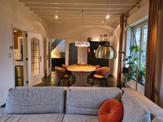 Rustig en residentieel gelegen villa met 3 slaapkamers op 1.500m² omgeven door een volledig aangelegde en omheinde tuin.Gelijkvloers:- ruime inkomhal...