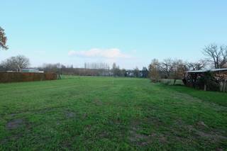 Deze bouwgrond van 7a 77ca is rustig gelegen en geschikt voor een open bebouwing. Met een perceelbreedte van 16,29 meter en een diepte van 50 meter...