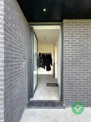 Ruime en moderne nieuwbouwwoning te huur, met zonnepanelen, warmtepomp én regenwaterrecuperatie – perfect voor wie duurzaam en energiezuinig...