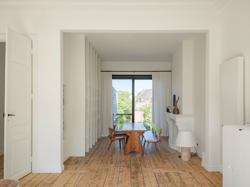 Klassevolle herenwoning met interieur van Peter Ivens & Bea Mombaers, volwassen stadstuin, inpandige garage en uitzonderlijk zicht op de Visserij. - foto 5