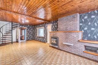 Voor meer info of een bezoek, bel 053 59 49 33 - Deze te renoveren woning is gelegen op een rustige locatie in Lede, op korte afstand van het...