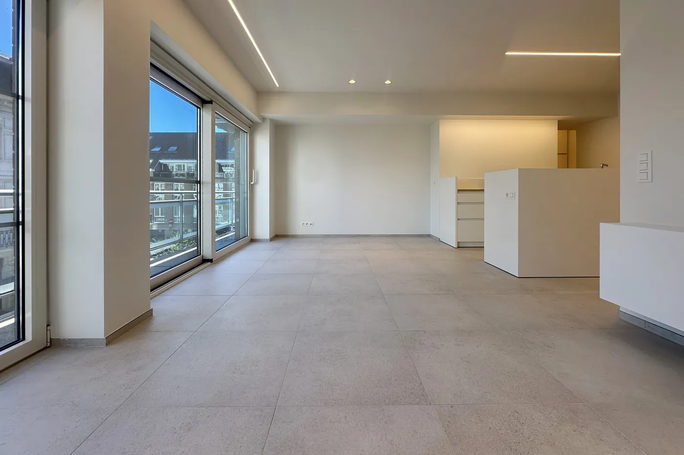 Ruime en lichtrijke studio met zuidgericht terras - foto 3