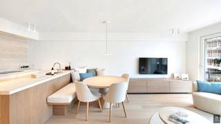 <p>Situated on the corner of Zoutelaan and Lippenslaan, in the vibrant heart of Knokke, this well-laid-out apartment is located in the <em>Cap Nord</em> residence. Its central location offers easy access to shops, restaurants, and the beach – all within walking distance.</p>
<p>The apartment (90 m²) features a bright living space with an open-plan kitchen. Large windows allow for abundant natural light and create a spacious atmosphere.</p>
<p>There are three full-size bedrooms, each with its own bathroom – ensuring comfort and privacy for residents and guests alike.</p>
<p>Includes a private cellar (B4) and access to a communal bicycle storage area.</p>
<p><strong>EPC: B-label</strong></p>