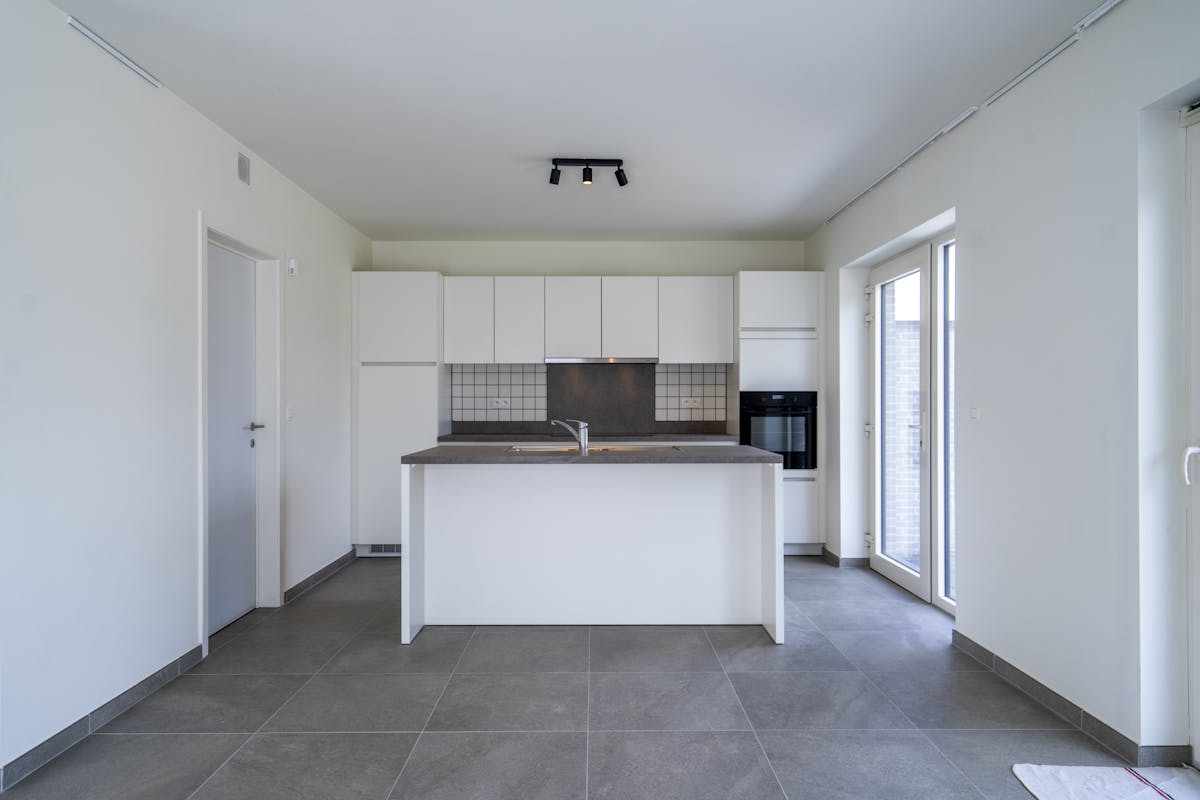 Halfopen nieuwbouwwoning met drie kamers te huur in Harelbeke - foto 4