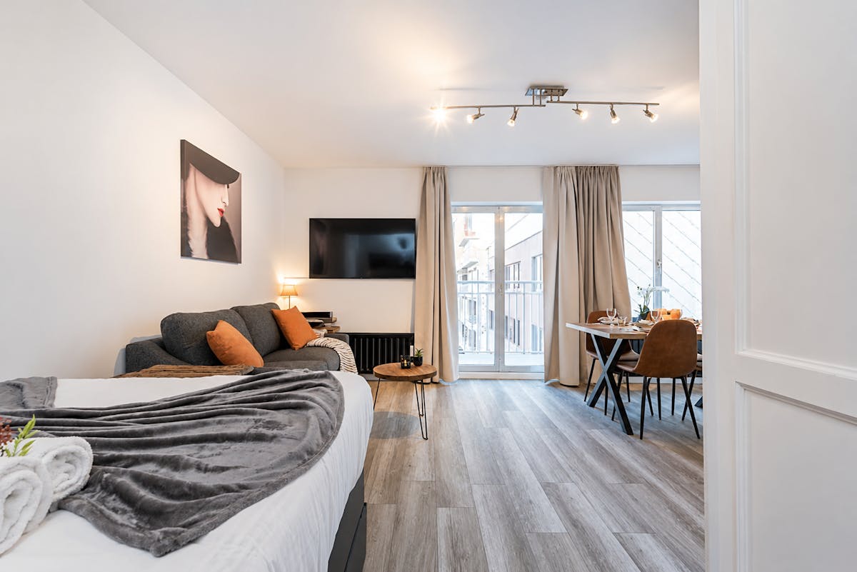 Ruime gerenoveerde studio met terras vlakbij de Zeedijk - foto 4
