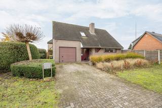 Deze woning is rustig gelegen in een aangename woonwijk in Beerse, op wandel- en fietsafstand van het centrum en alle dagelijkse voorzieningen.U...