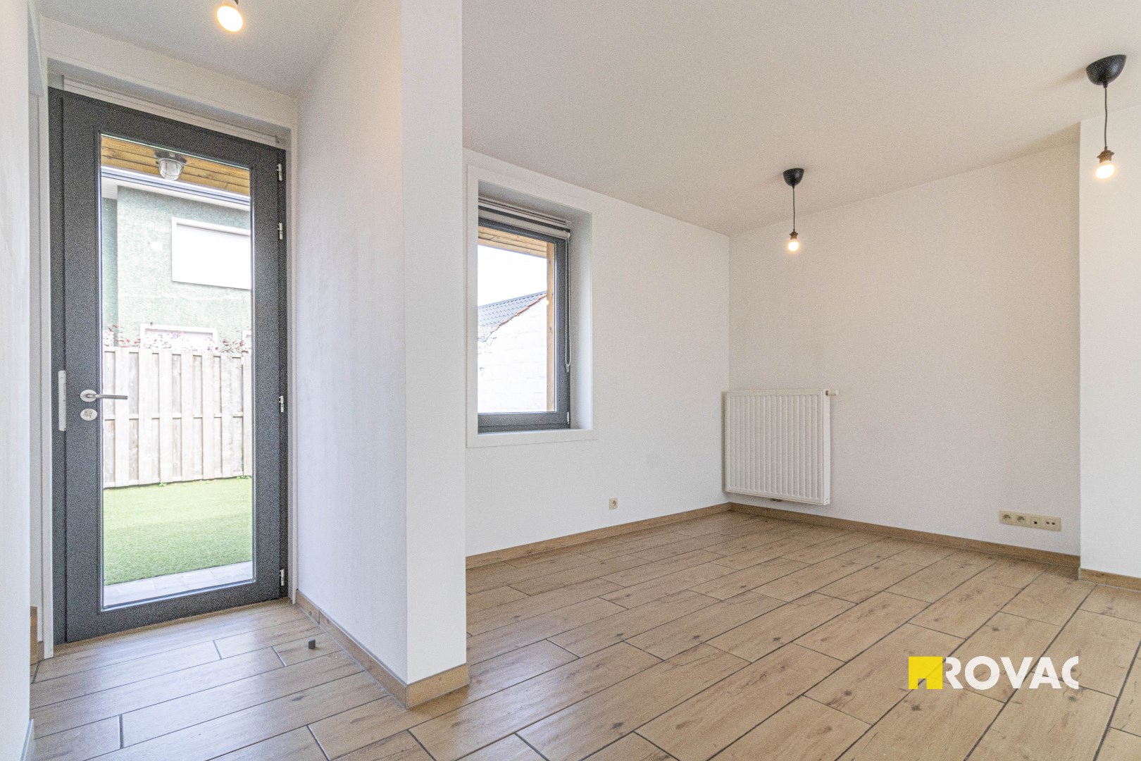 Gerenoveerde hoekwoning met 2 slaapkamers, tuin en uitweg. - foto 4