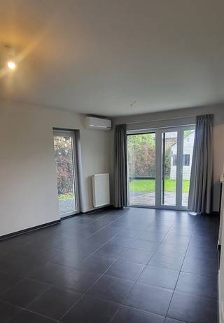 Rustig gelegen woning met 3 slaapkamers te huur in DilsenDeze verzorgde woning is gelegen in een rustige, doodlopende straat in Dilsen, maar geniet...