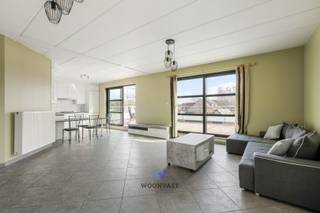 Dit aangename appartement in de Rivierstraat 67 A te Beervelde geniet van een vlotte verbinding naar Gent, op slechts ongeveer 15 minuten rijden...