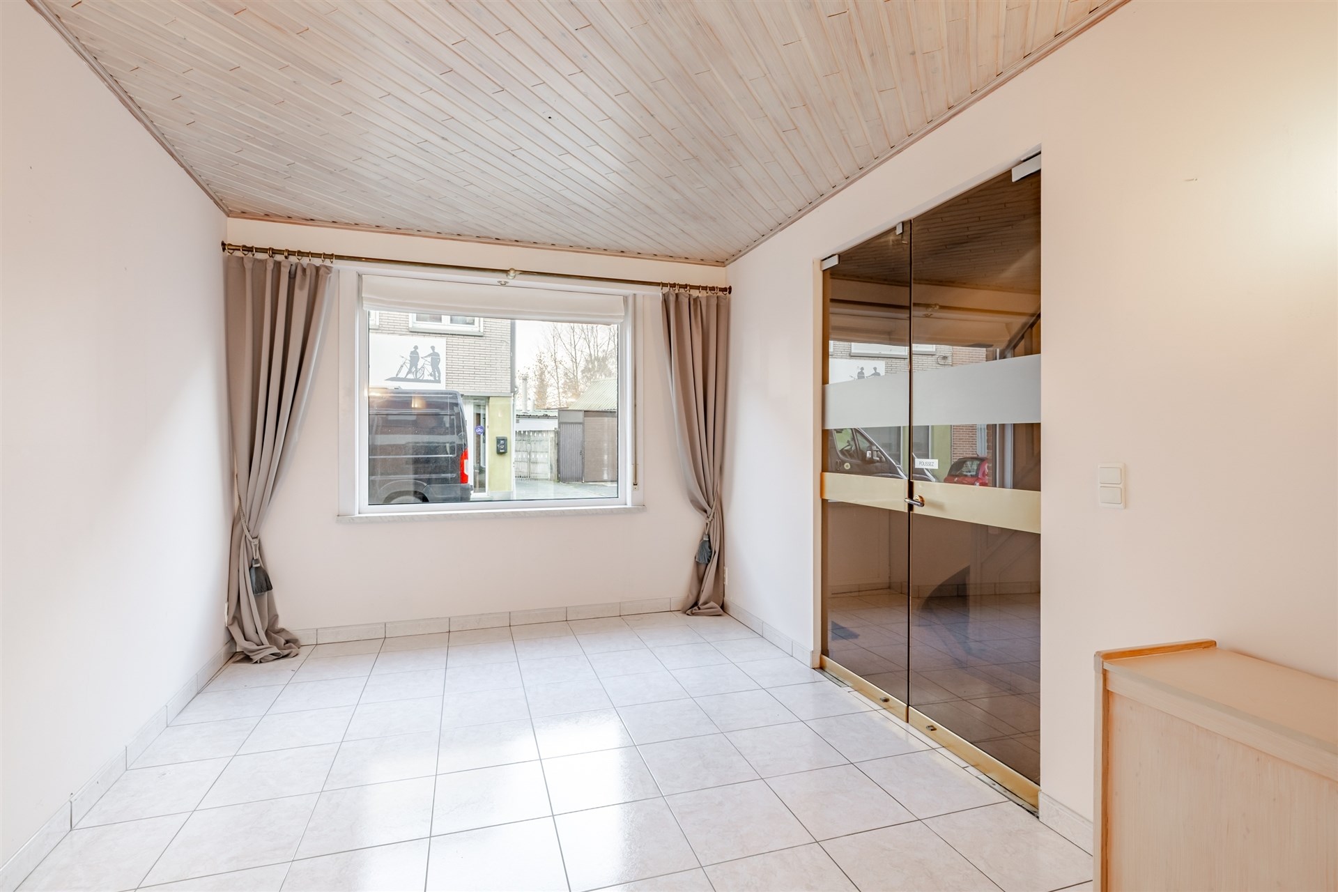 Gezellige rijwoning met uitzonderlijke grote tuin en externe garage in hartje Schellebelle - foto 5