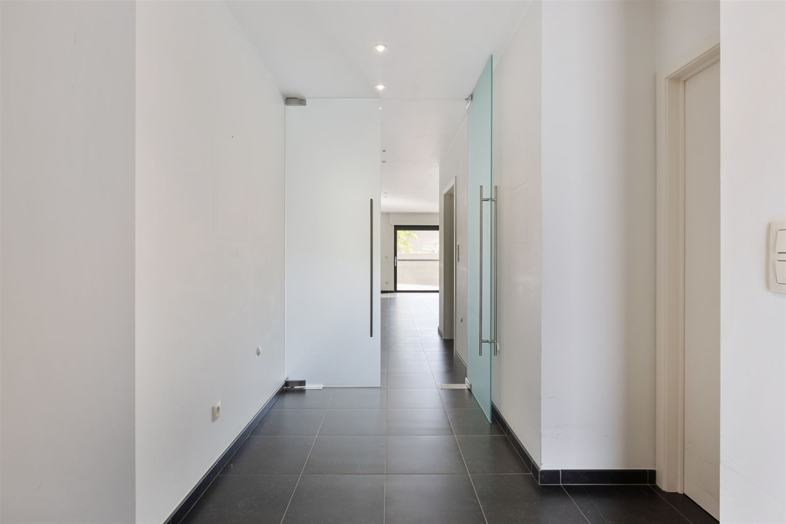 Instapklare, vrijstaande woning op 5a14ca. Voorzien van 4 slaapkamers en een inpandige garage op een rustige locatie in Kinrooi.  - foto 2