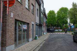 Commerciële handelsruimte van ca. 110 m² met groot etalageraam, gelegen op een centrale toplocatie in het centrum van Essen. Dankzij de...