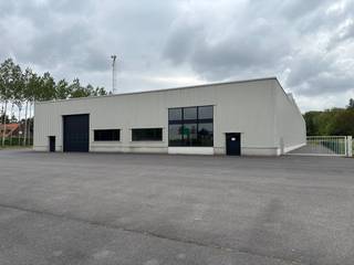 Op een strategisch goed bereikbare locatie te Izegem bevindt zich dit bedrijfsgebouw te huur met een totale nuttige oppervlakte van ca...