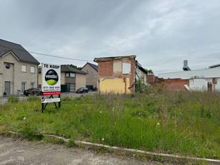 Projectgrond van 780 meter, met mogelijkheden tot 22 appartementen. U kan het ontwerp van de haalbaarheid downloaden bij bestanden. 