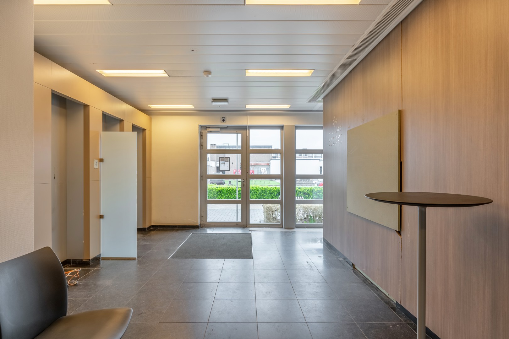 Ruim bedrijfsgebouw te koop - foto 4