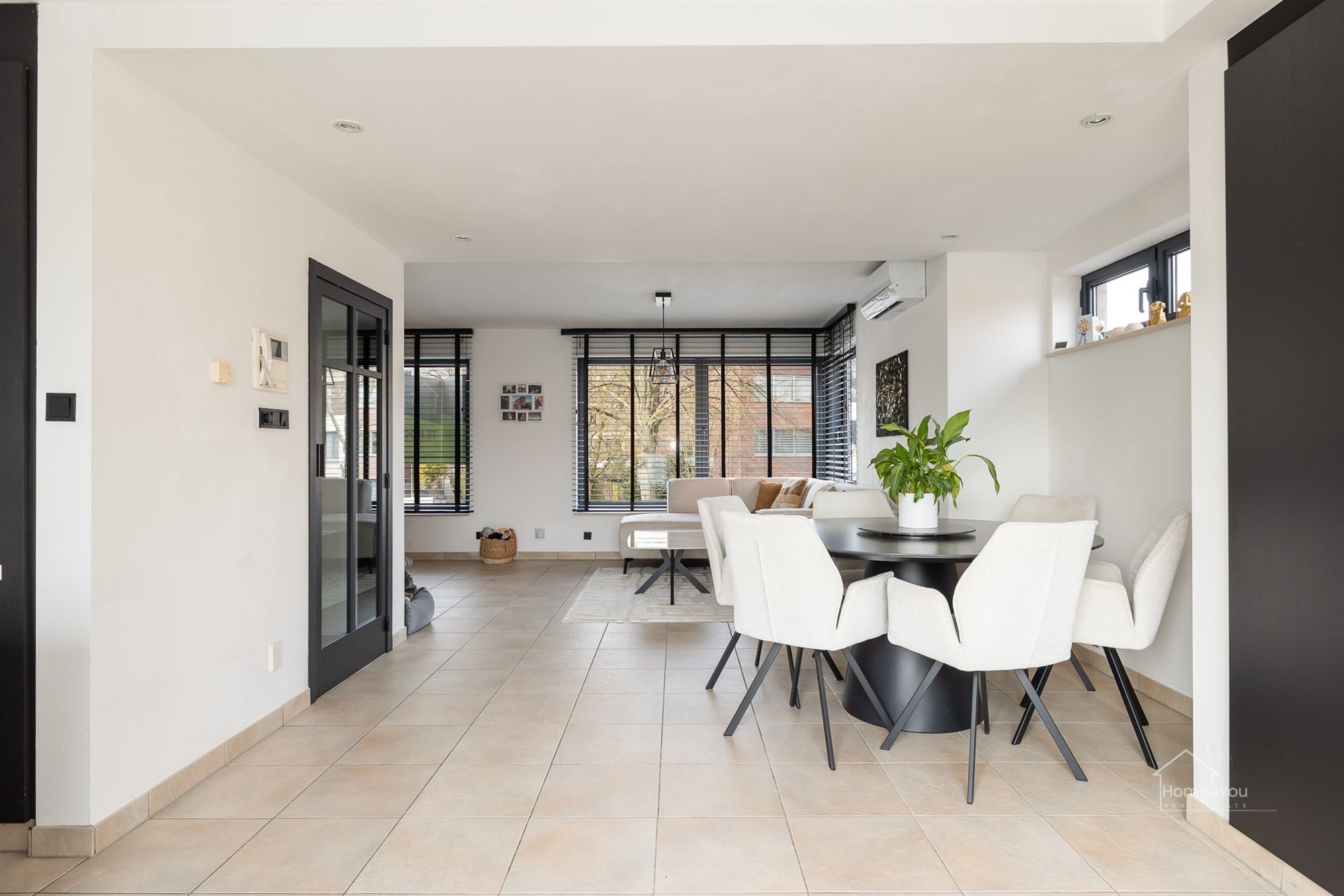 Gerenoveerd duplexappartement met privé-ingang en terras - foto 4