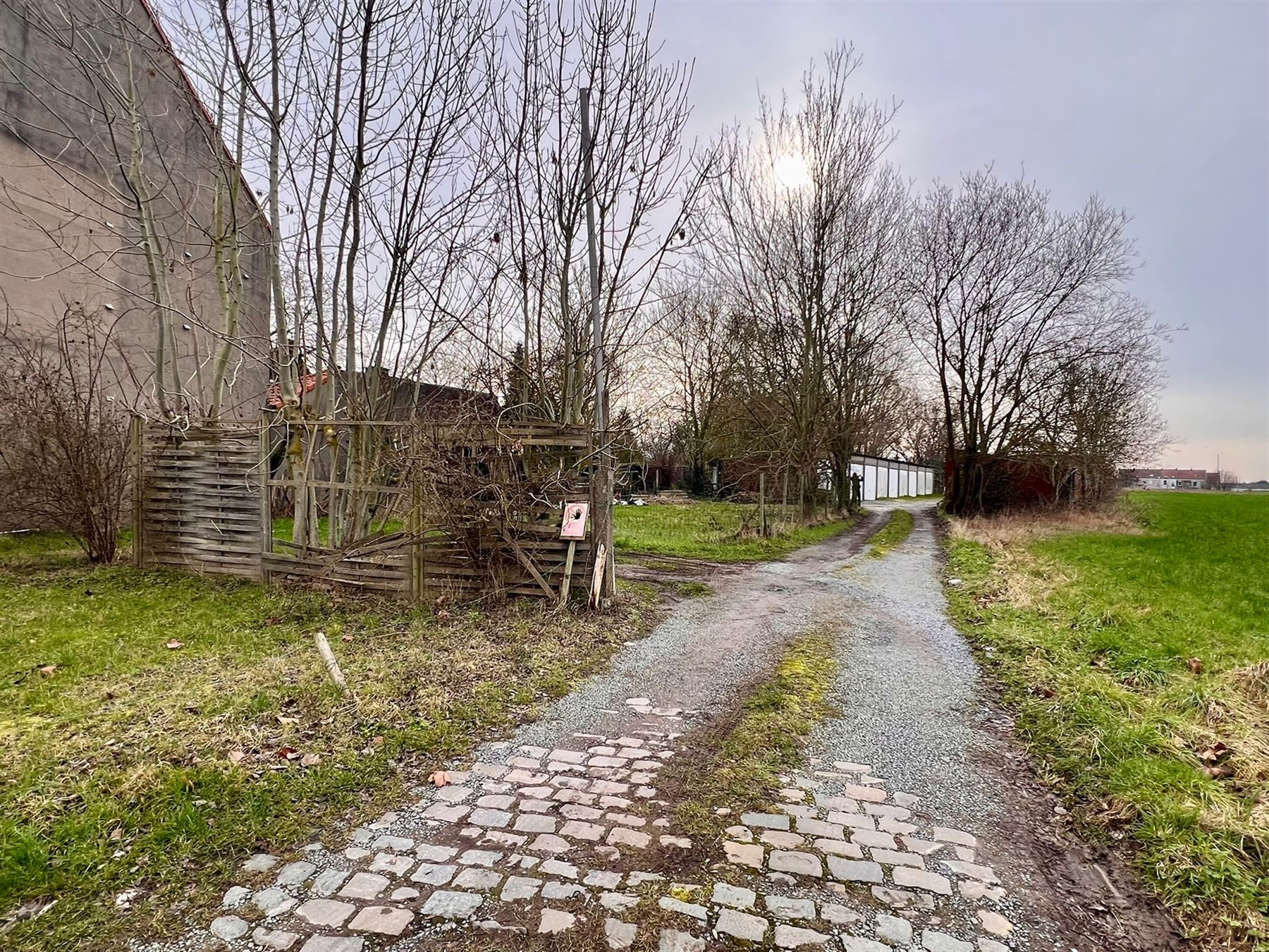 Ideale investering bouwgrond met 20 achterliggende garageboxen - foto 3