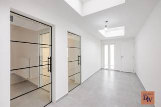 Op zoek naar een ruime en energiezuinige woning? Deze woning in de Korte Bergstraat 40 te Wetteren biedt een bewoonbare oppervlakte van 208 m²...