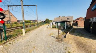 <p><span>TE RENOVEREN WONING TE SCHENDELBEKE</span></p><p><span> </span></p><p><span>Te renoveren woning te koop.</span></p><p><span> </span></p><p><span>De woning is als volgt ingedeeld:</span></p><p><span> </span></p><p><span>GELIJKVLOERS:</span></p><p><span> </span></p><p><span>Voortuin, garage ,berging, inkomhal, slaapkamer, living en eetplaats, keuken, badkamer, hall.</span></p><p><span> </span></p><p><span>EERSTE VERDIEPING:</span></p><p><span> </span></p><p><span>Nachthall, 3 slaapkamers. </span></p><p><span> </span></p><p><span>Voor inlichtingen of bezoek gelieve op de advertentie te reageren, wij bellen u dan zelf op om een afspraak in te plannen.</span></p>