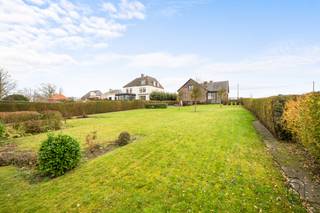 Op een rustige en groene ligging in Oudenaarde bevindt zich deze vrijstaande woning met open zicht op de omliggende natuur. De woning...