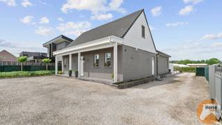 SCHAFFEN – Charmante woning in massieve houtbouw met mogelijkheid tot huren van opslagruimtesDeze unieke woning, gebouwd in 2014 in duurzame...