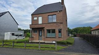Karaktervolle Vrijstaande Woning met Veranda, Ruime Tuin en Vrijstaande Garage in Veltem-Beisem Deze charmante, vrijstaande bakstenen woning biedt...