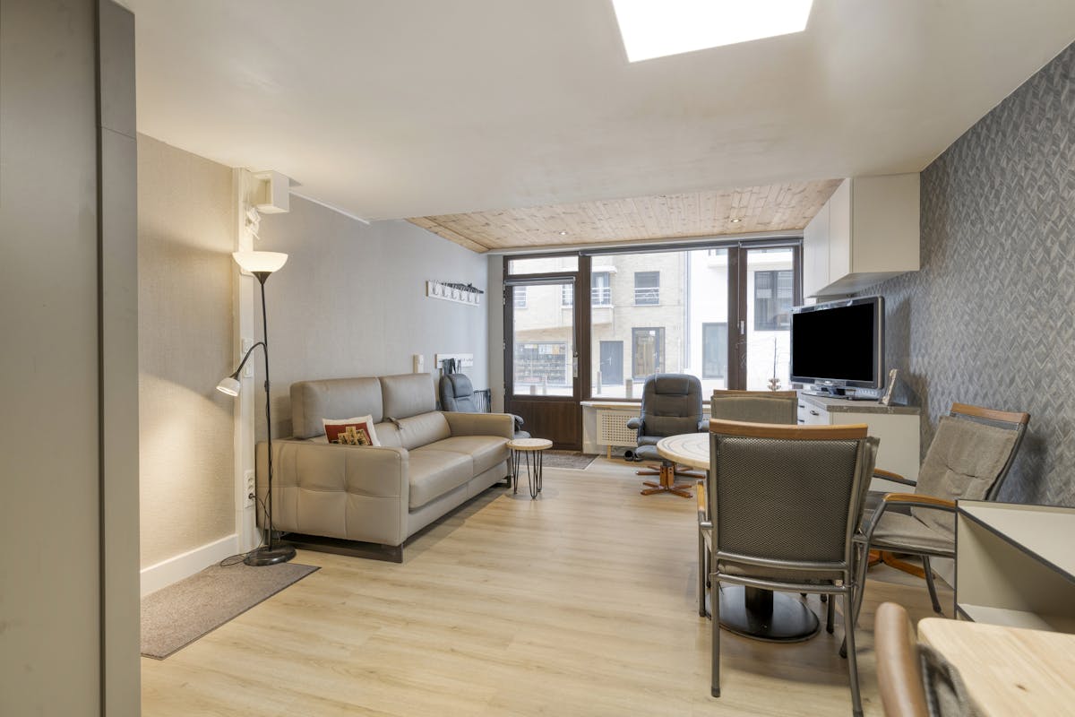 Gerenoveerd duplex appartement te koop in Blankenberge - foto 2