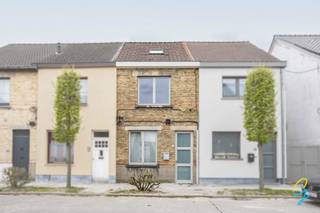 TE KOOP IN HET CENTRUM VAN HEUSDENBent u op zoek naar een energiezuinige, instapklare woning met een gezellige tuin op een centrale ligging?Dan is...