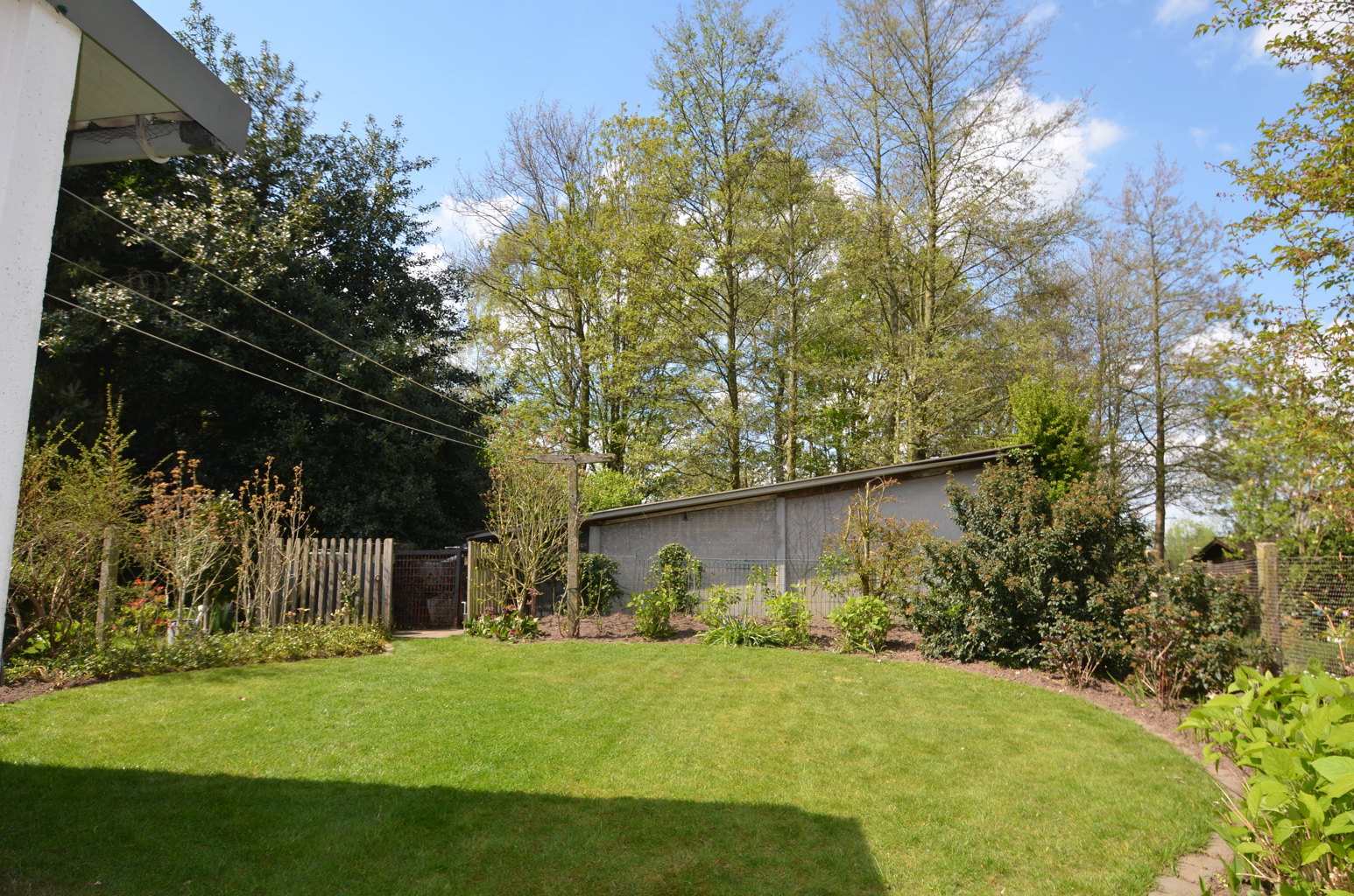 Goed gelegen HOB op 342 m2 grond met ruime garage en 3 slk - foto 2