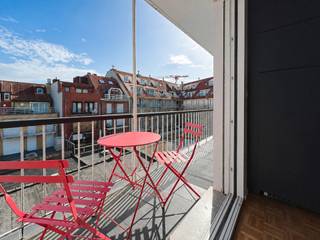 Dit aangename appartement geniet van een uitstekende centrale ligging, op wandelafstand van de Zoutelaan, Dumortierlaan en de Lippenslaan.<br />Het appartement omvat een inkomhal met afzonderlijk toilet, een gezellige leefruimte met open keuken en toegang tot het terras. Verder beschikt het over een slaapkamer met aansluitende douchekamer. Een private kelderberging is inbegrepen<br /><br />Maatregelenregister in aanvraag.<br /><br />Aarzel niet om ons te contacteren voor meer informatie: tel. : 050 62 44 14 of via knokke@immax.be