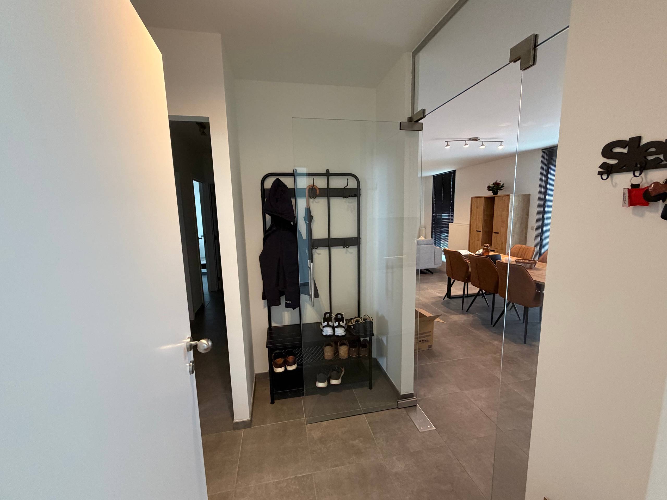 Instapklaar appartement met 2 slaapkamers op toplocatie! - foto 5
