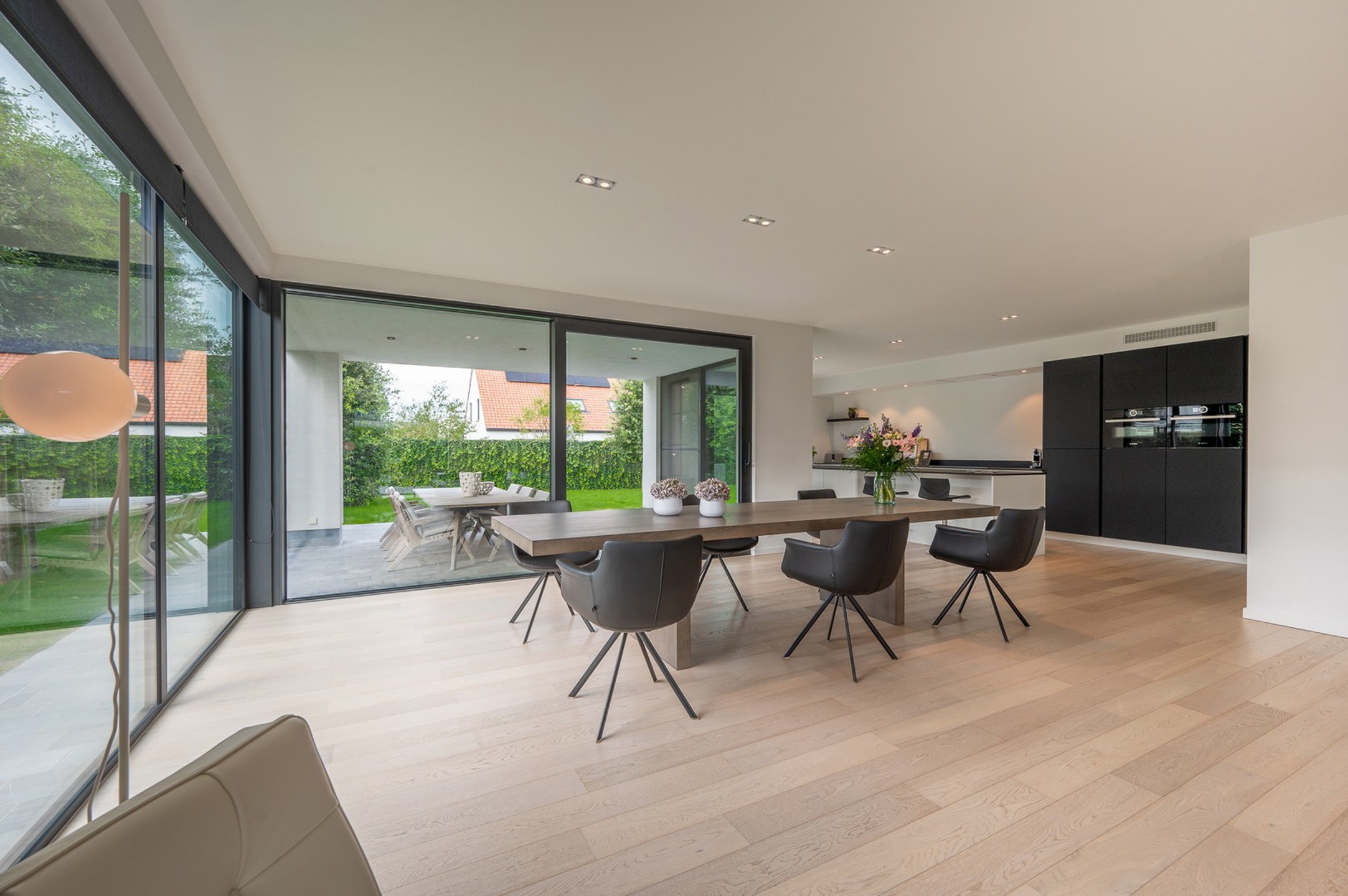 Recente alleenstaande villa centraal gelegen vlakbij het centrum van Knokke. - foto 2