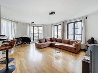 Brussel - Bemeubeld 2 slaapkamer appartement te huur met zeer ruime dressing en veel lichtinval. Alle voorzieningen zijn in de buurt terug te...