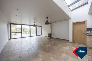 This spacious five-bedroom house is situated in an easily accessible location in Zandvoorde, with excellent links to the coast and the inland...