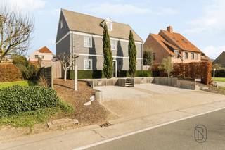 Prachtige exclusieve Mi Casa villa op een goeie strategische ligging in Waregem! Laat u verrassen door deze charmante perfect onderhouden...