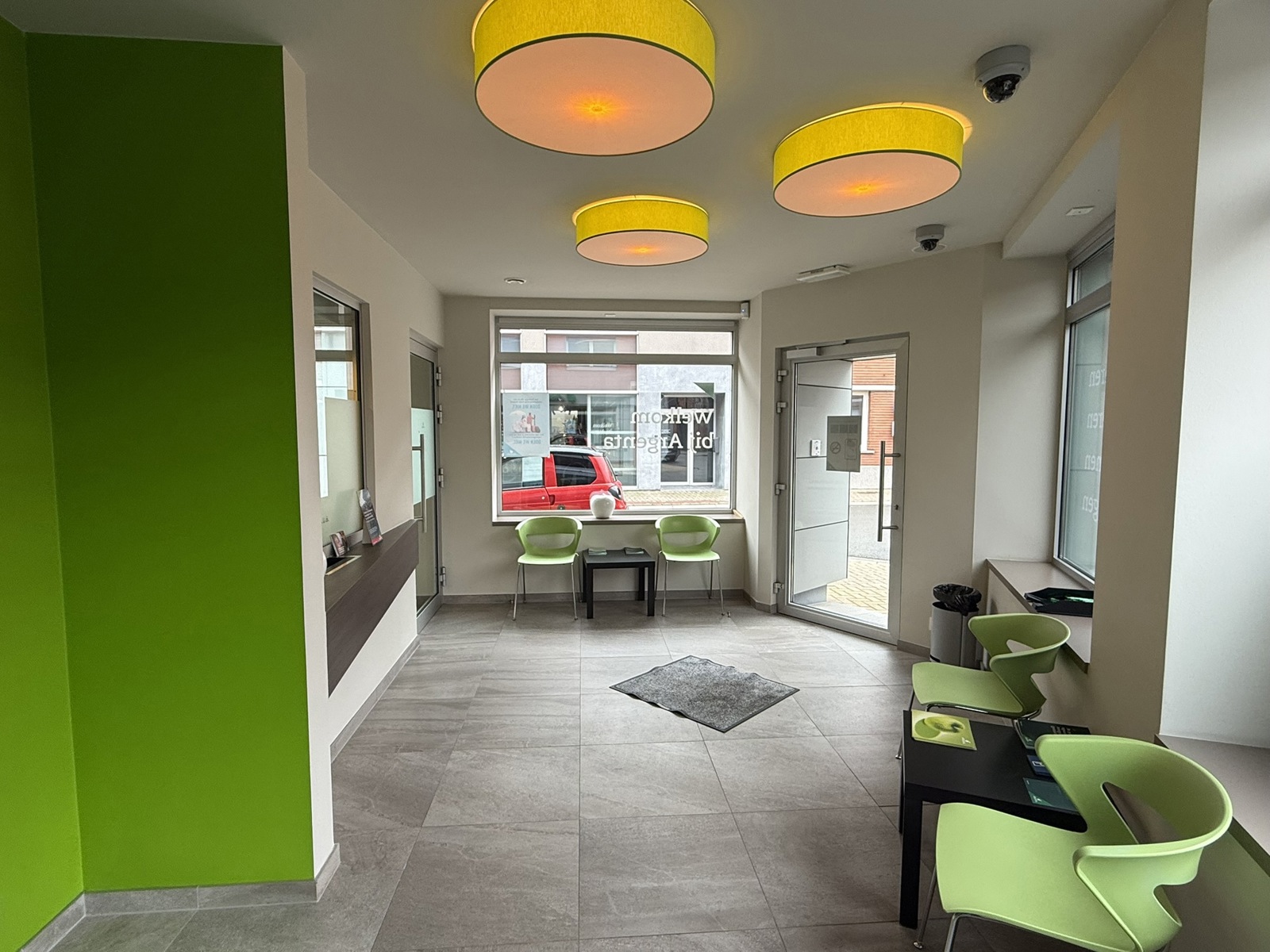  Polyvalente commerciële ruimte met  garage  - foto 2